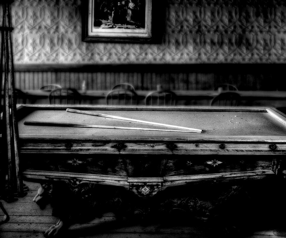 Старинный бильярдный стол обои