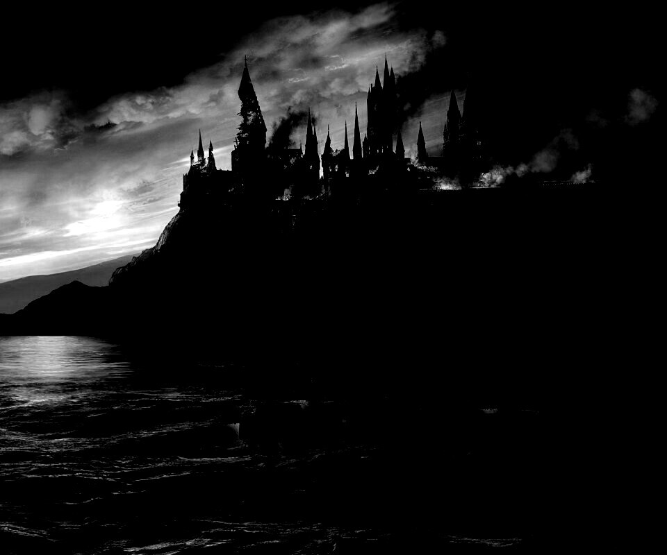 Хогвартс охваченный пламенем обои