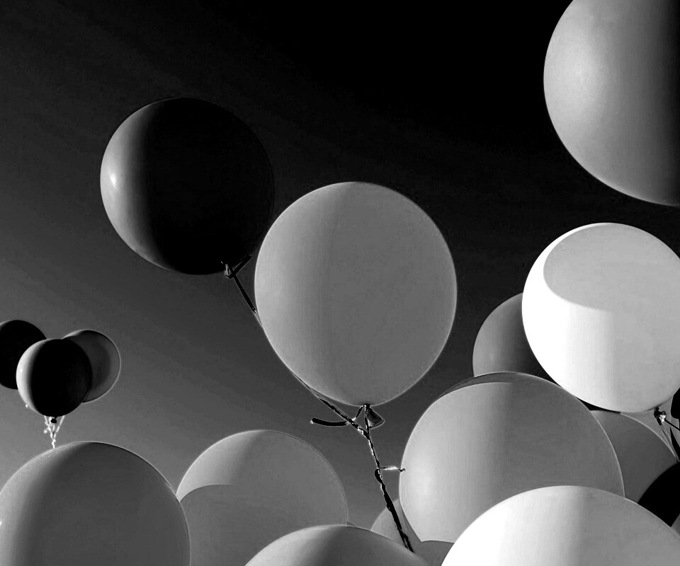 Разноцветные воздушные шарики обои