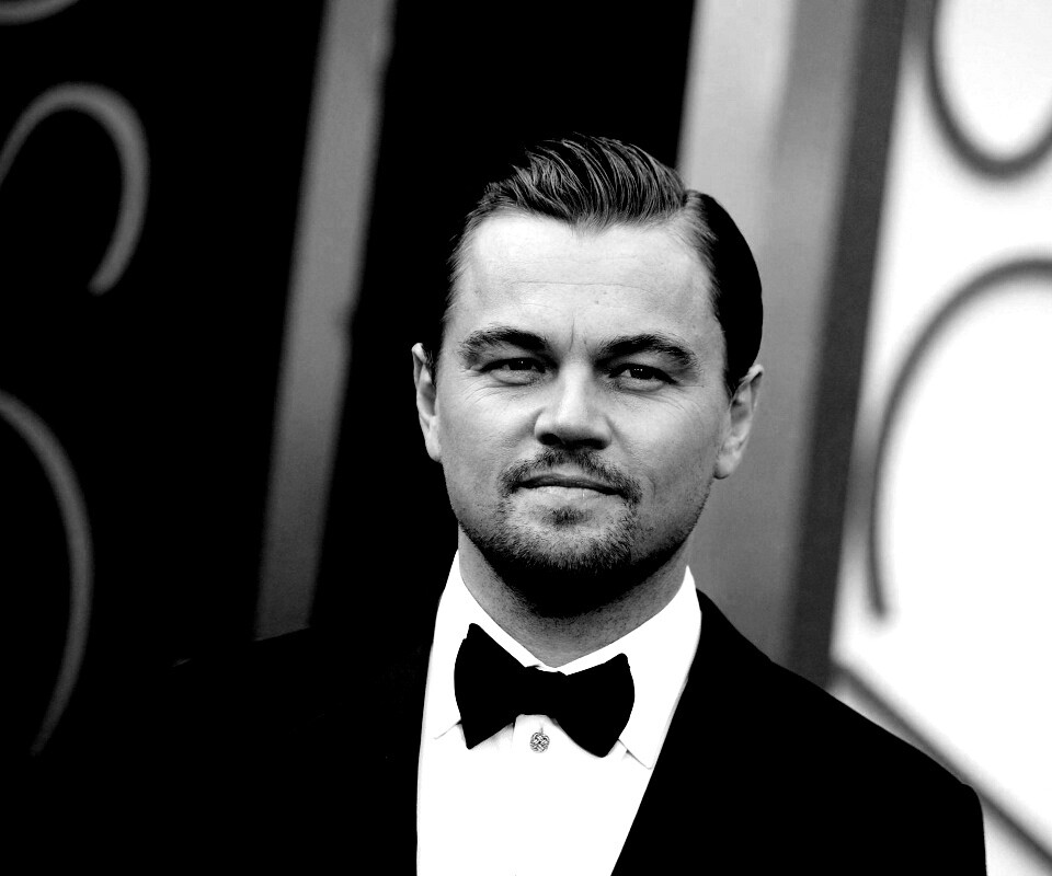 Леонардо Дикаприо в костюме обои