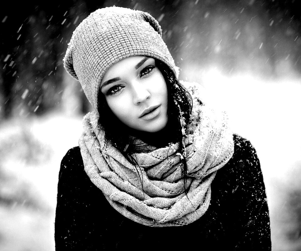 Девушка в снегопад обои