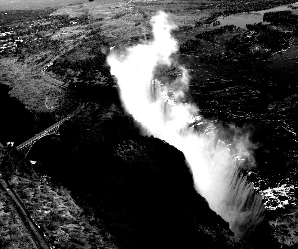 Живописный водопад обои