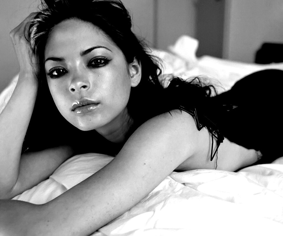 Кристин Кройк на кровати обои