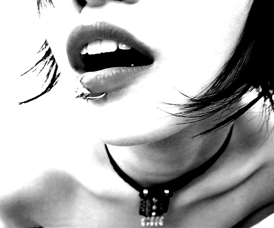 Девушка с кольцом обои