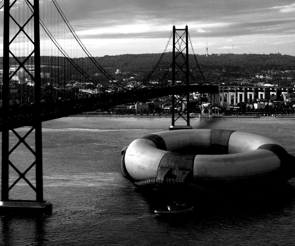 Огромный спасательный круг обои