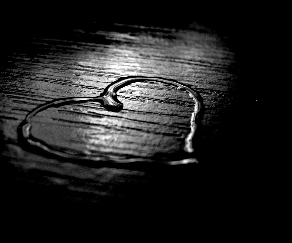 Сердечко из воды обои