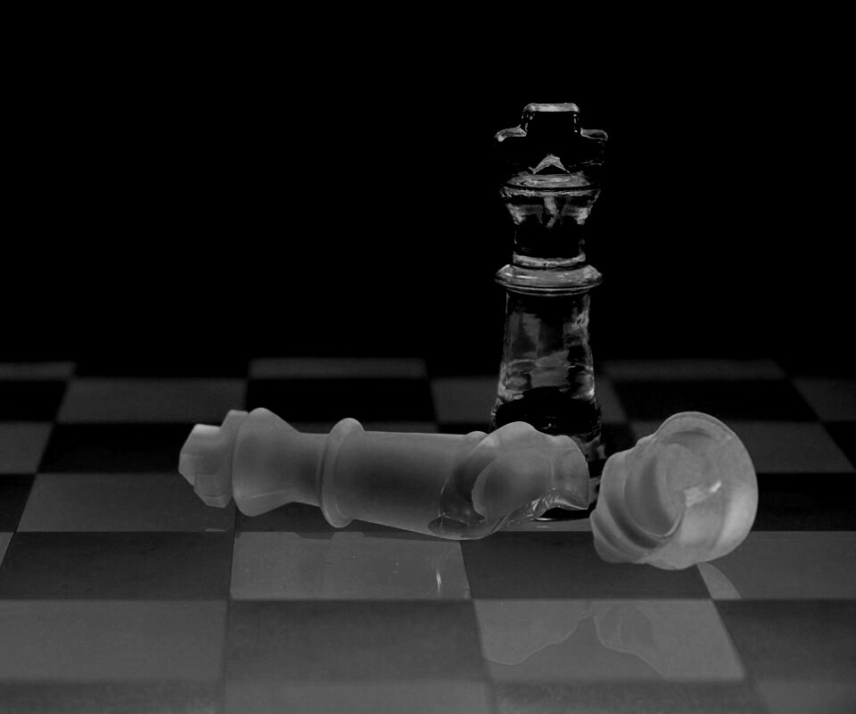 Две шахматных фигуры обои