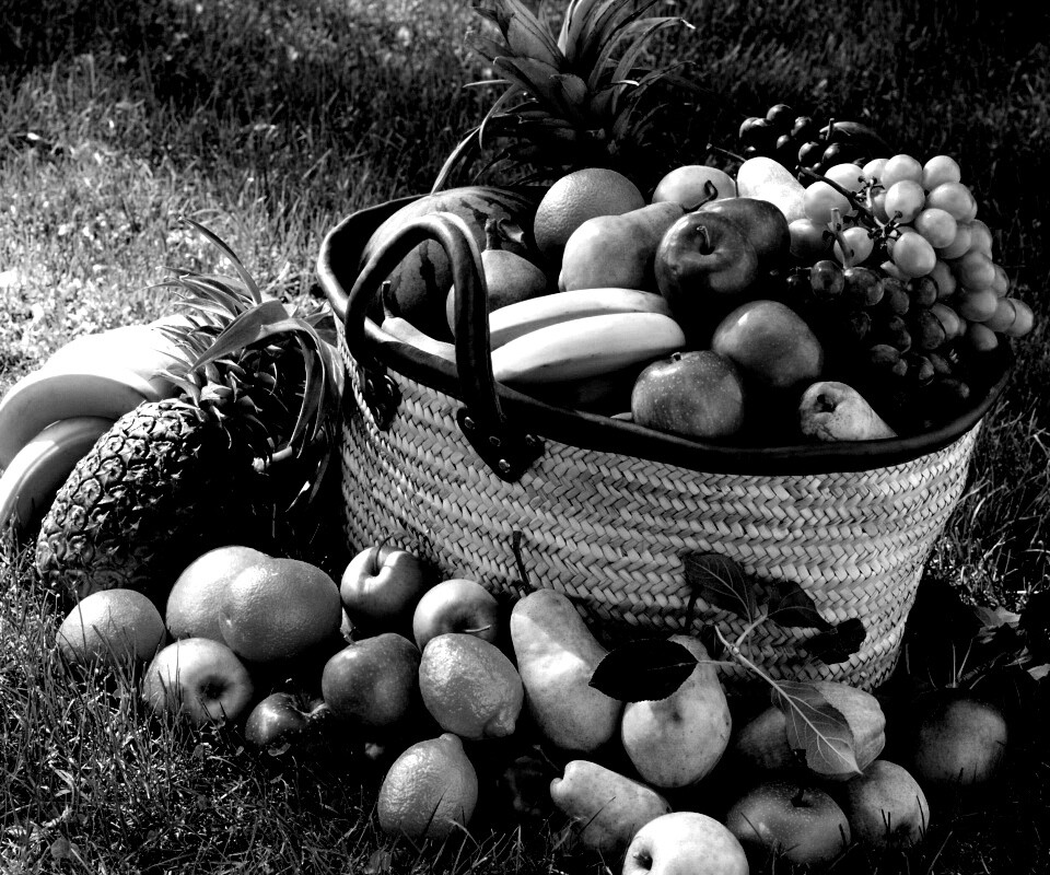 Корзина с фруктами обои