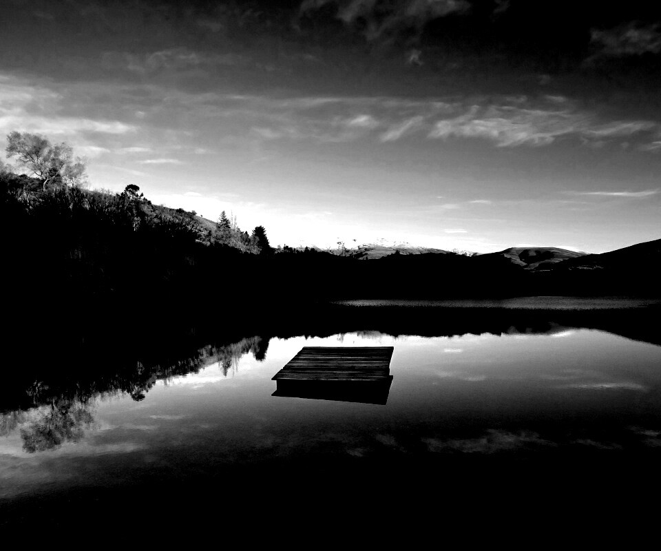 Уединенное озеро обои