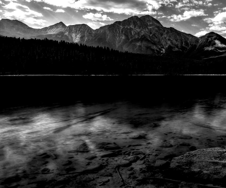 Зеленое озеро обои