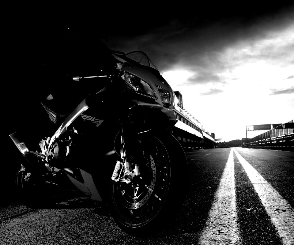 Априлия РСВ4 обои