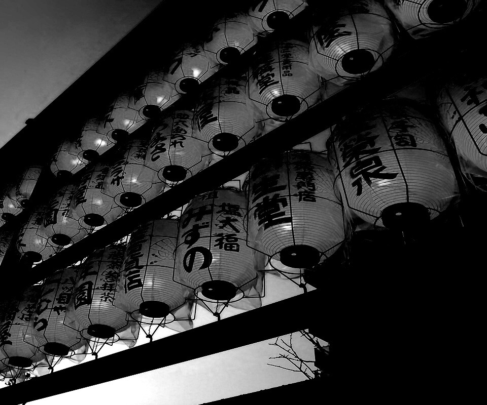 Японские фонарики вечером обои