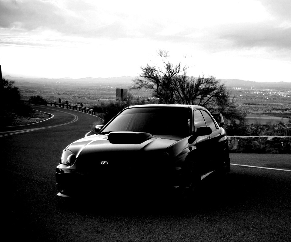 Субару на смотровой алощадке в горах обои