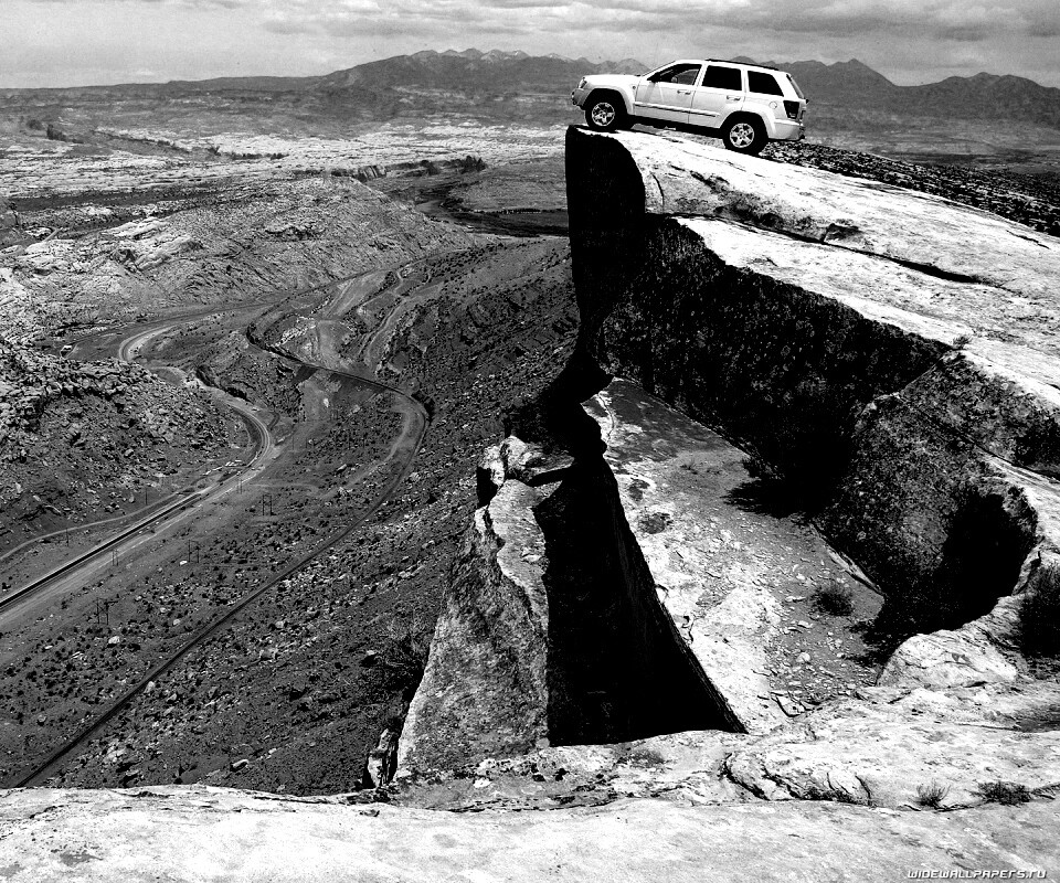 Внедорожник в горах обои
