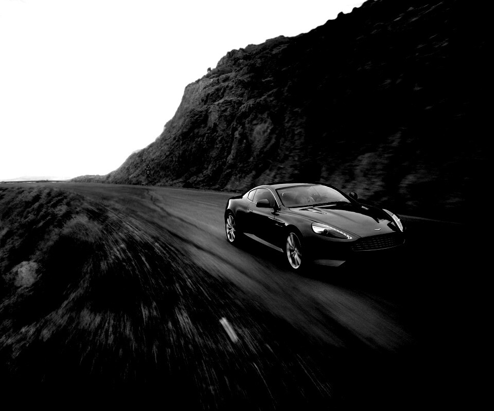 Aston Martin в горах обои