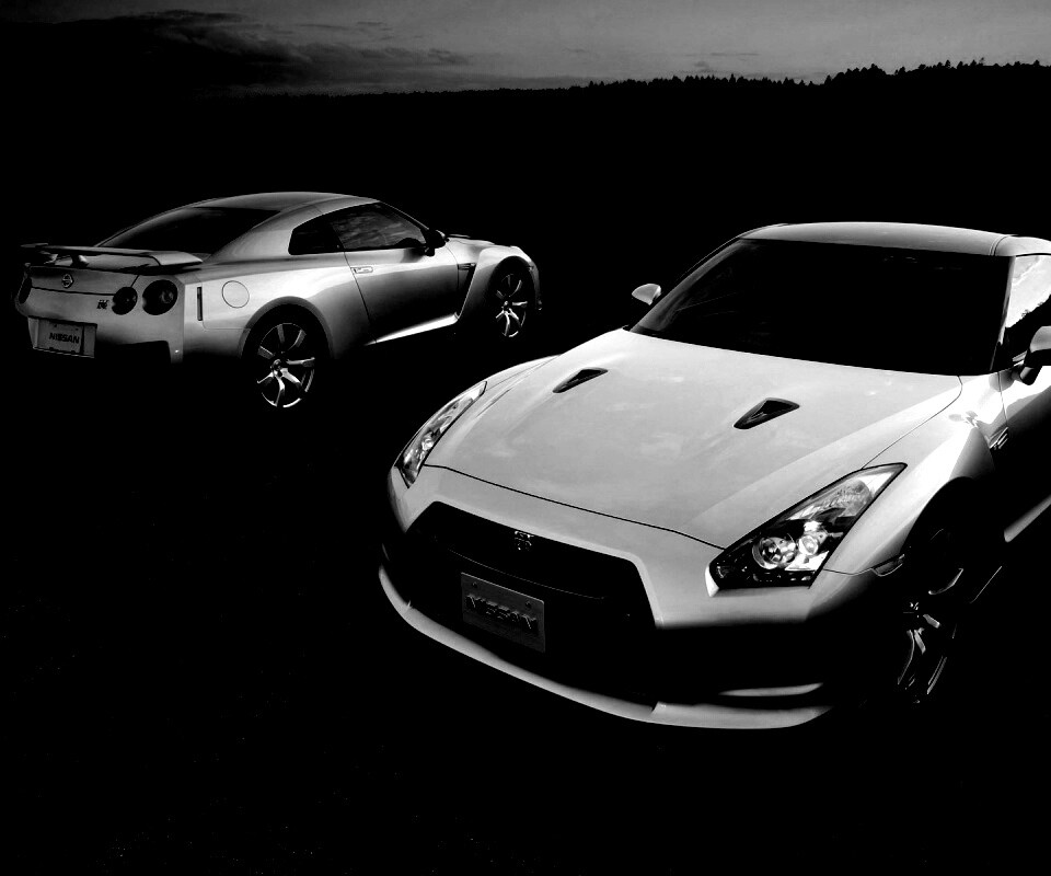 Nissan с двух ракурсов обои