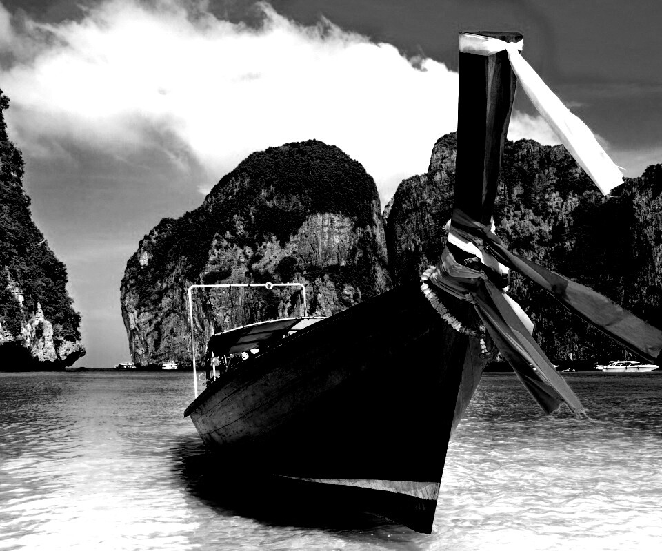 Лодка в райских водах обои