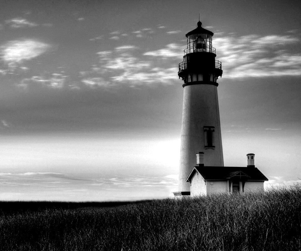 Маяк в поле обои