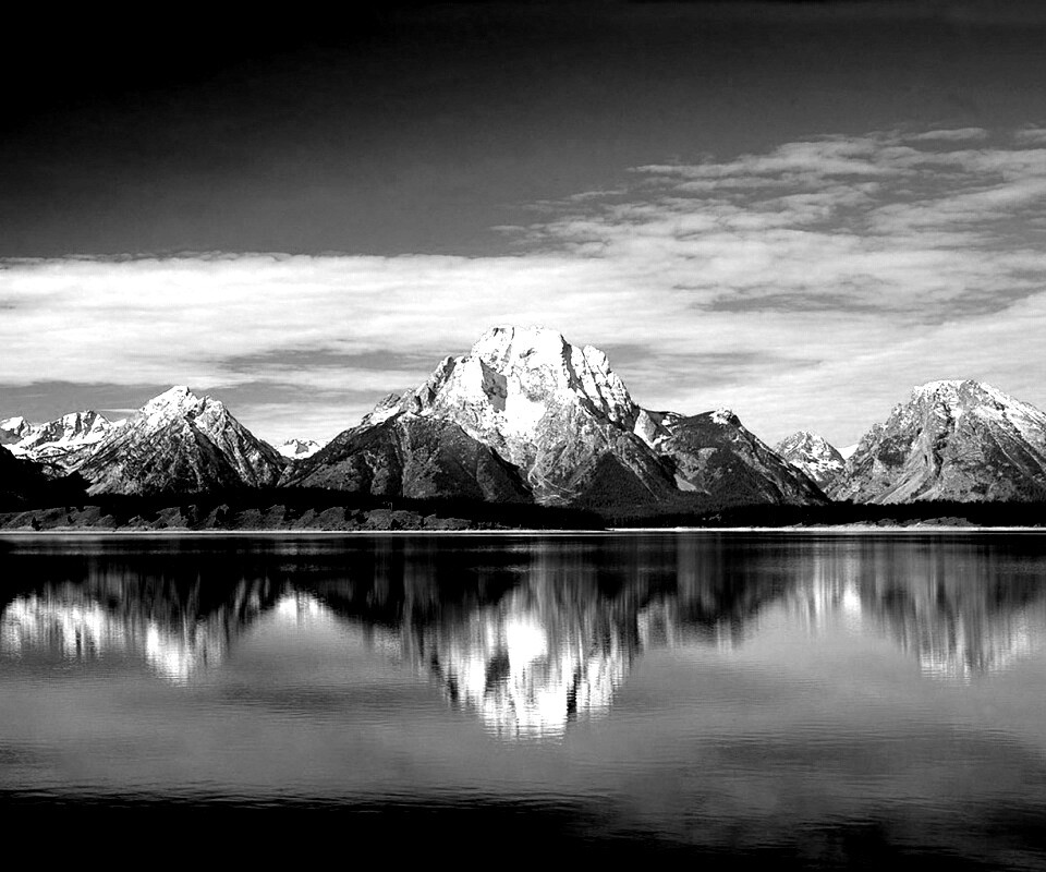 Вид на горы за озером обои