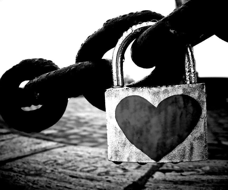 Замочек для влюбленных обои