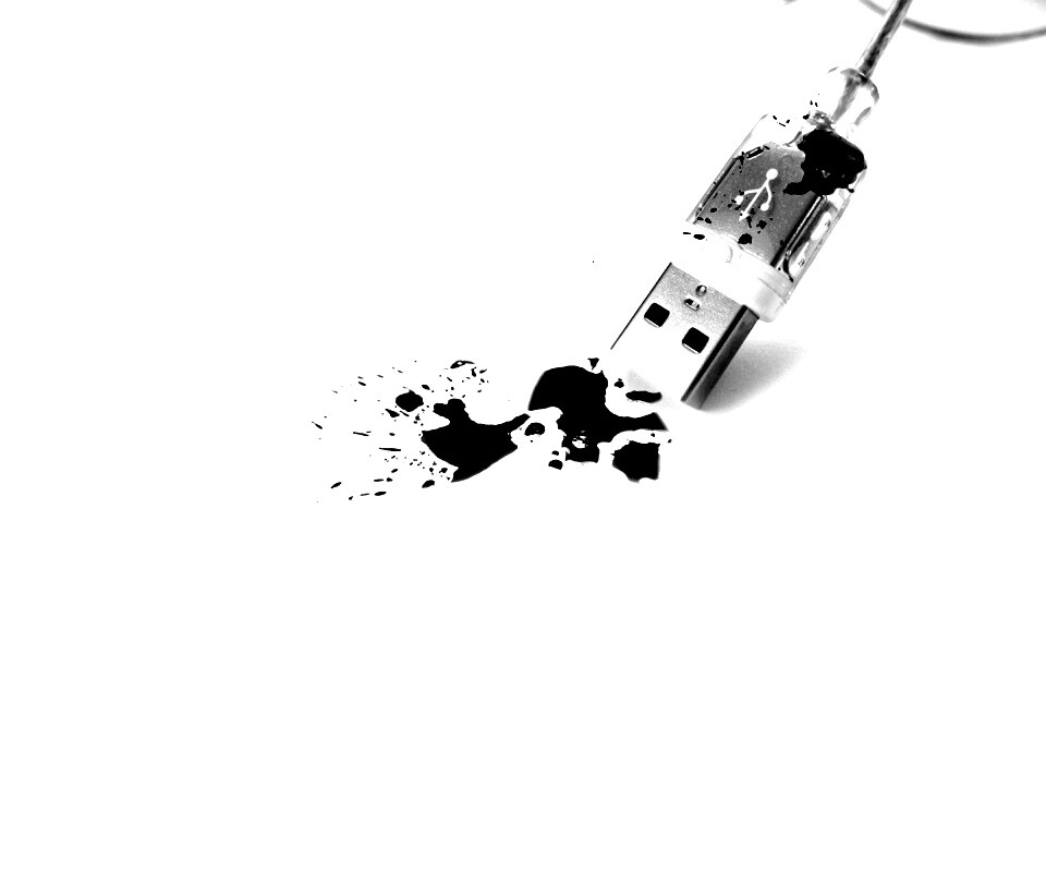 Кровавый usb обои