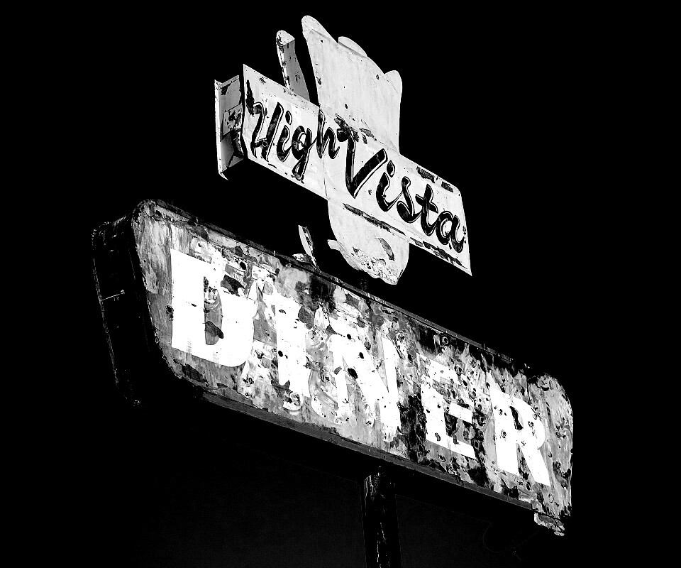 Вывеска заброшенного ресторанчика обои