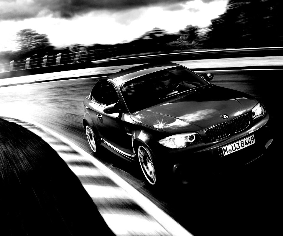 Гонщик за рулем BMW M1 обои