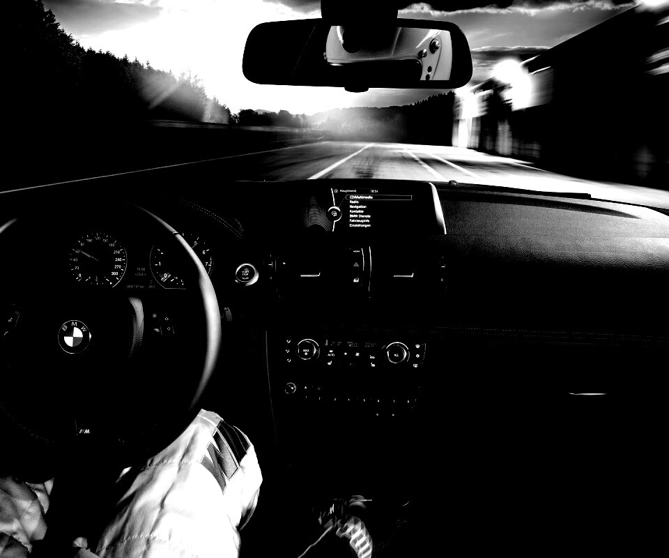За рулём BMW обои