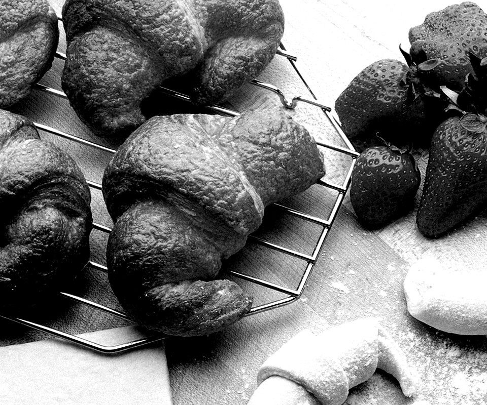 Круассаны с клубникой обои