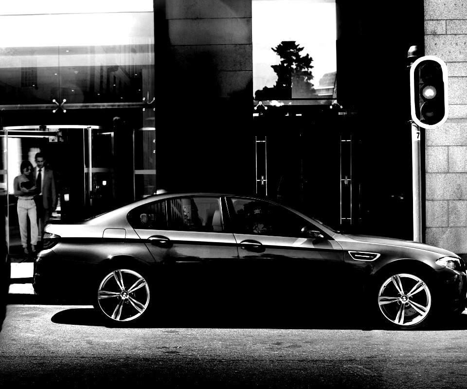 BMW F10 на светофоре обои