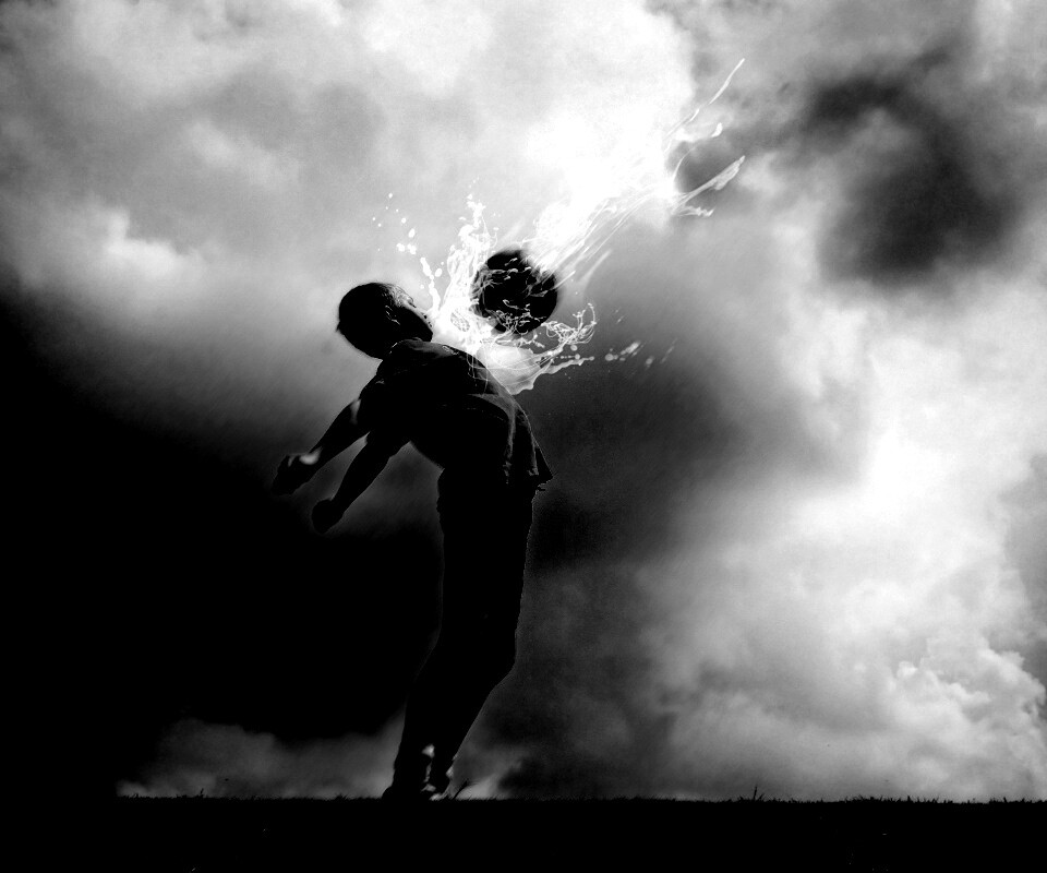 Отбил грудью обои