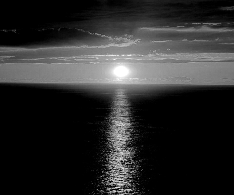 Закат и его отражение в море обои