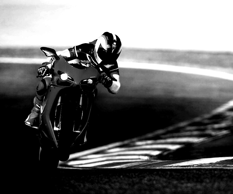 Мотоциклист на заднем колесе обои