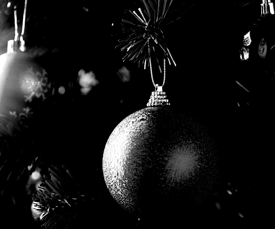 Шары на ёлке обои