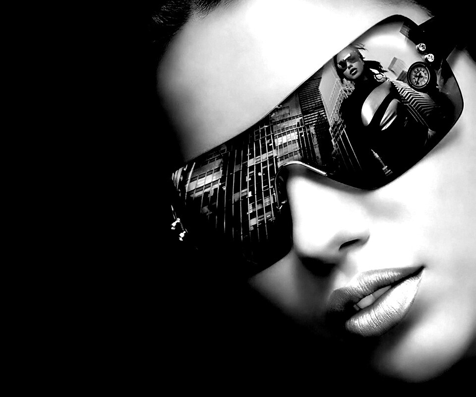 Девушка в стильных очках обои