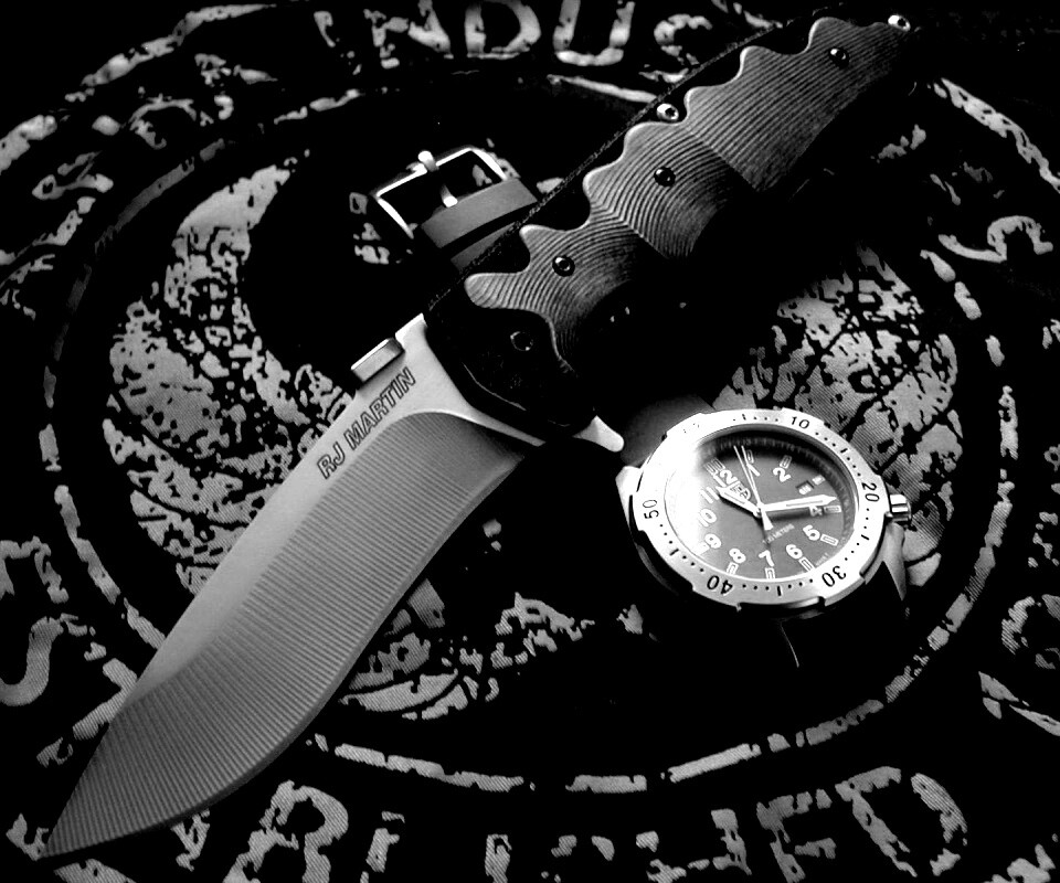 Солдатские часы и нож обои