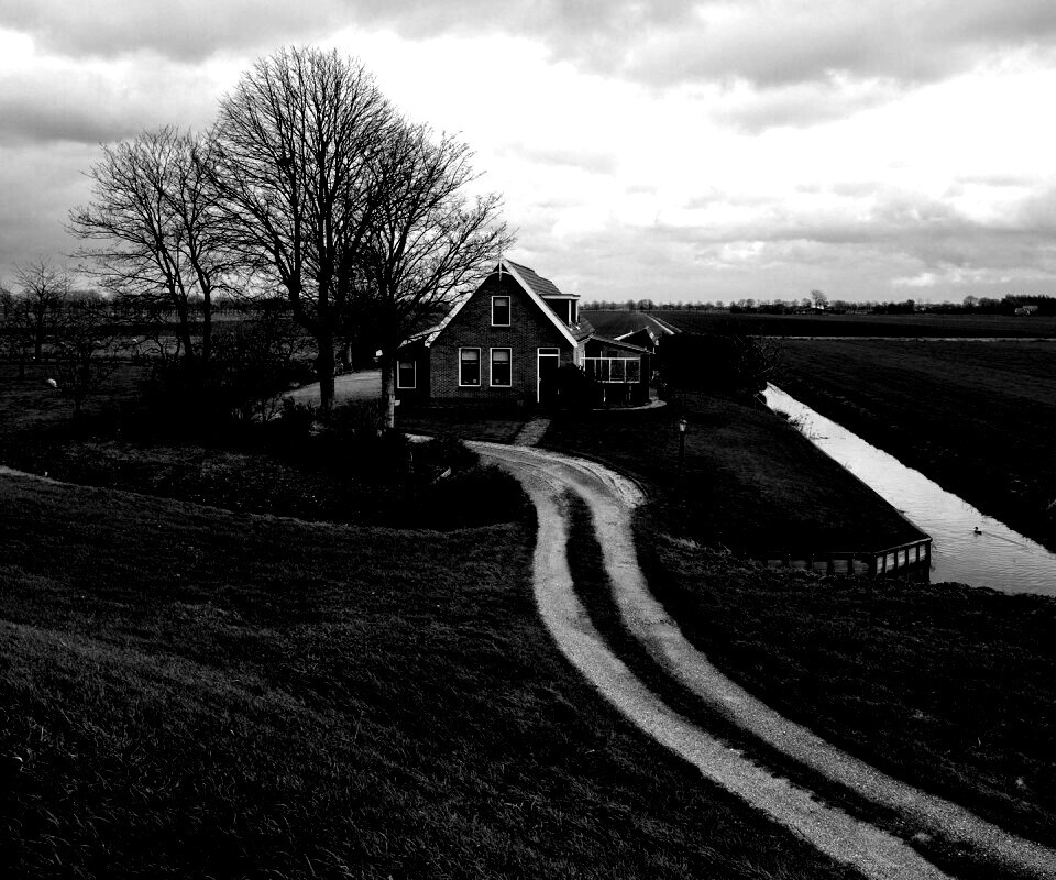 Дом в поле обои