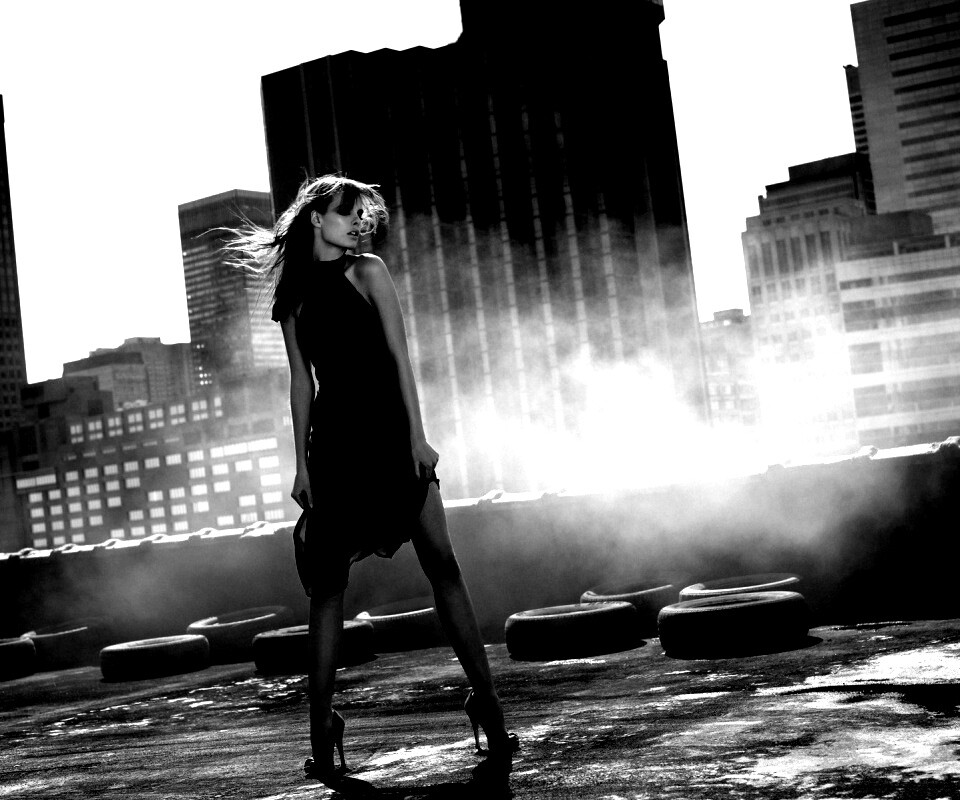 Девушка в красном обои