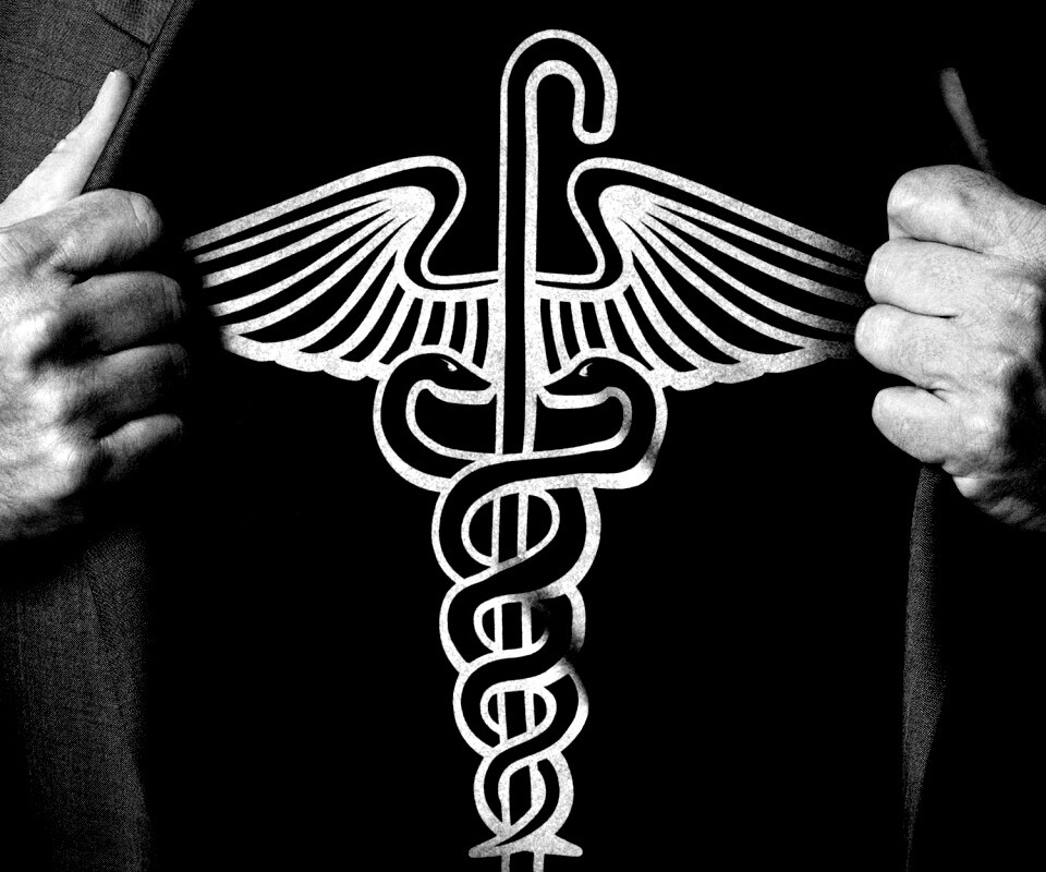 Футболка со змеями и тростью обои