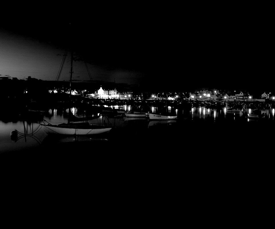 Лодки на вечерней воде обои