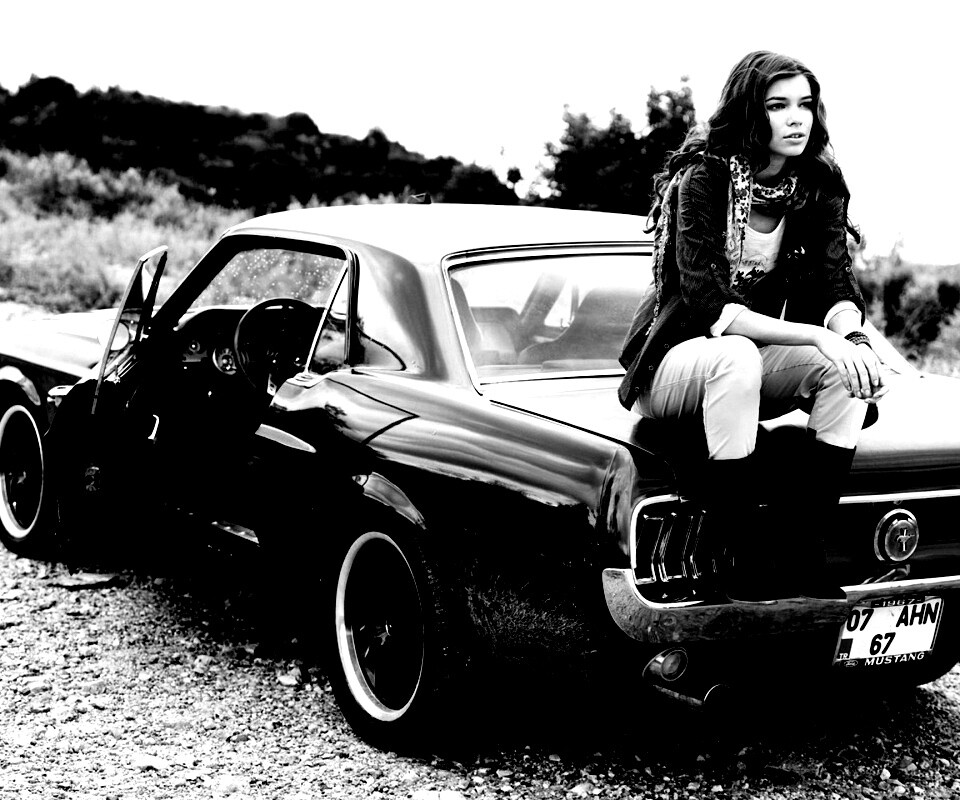 Девушка на мустанге обои