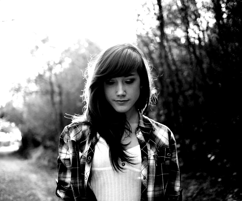 Девушка в парке обои