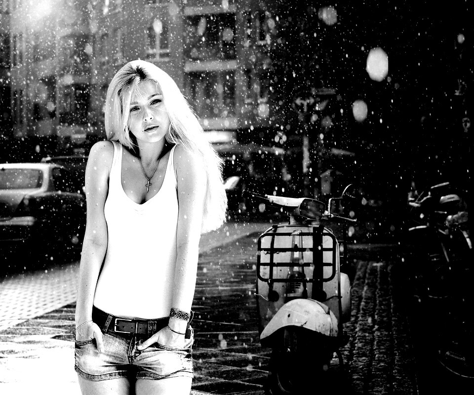 Девушка и плохая погода обои