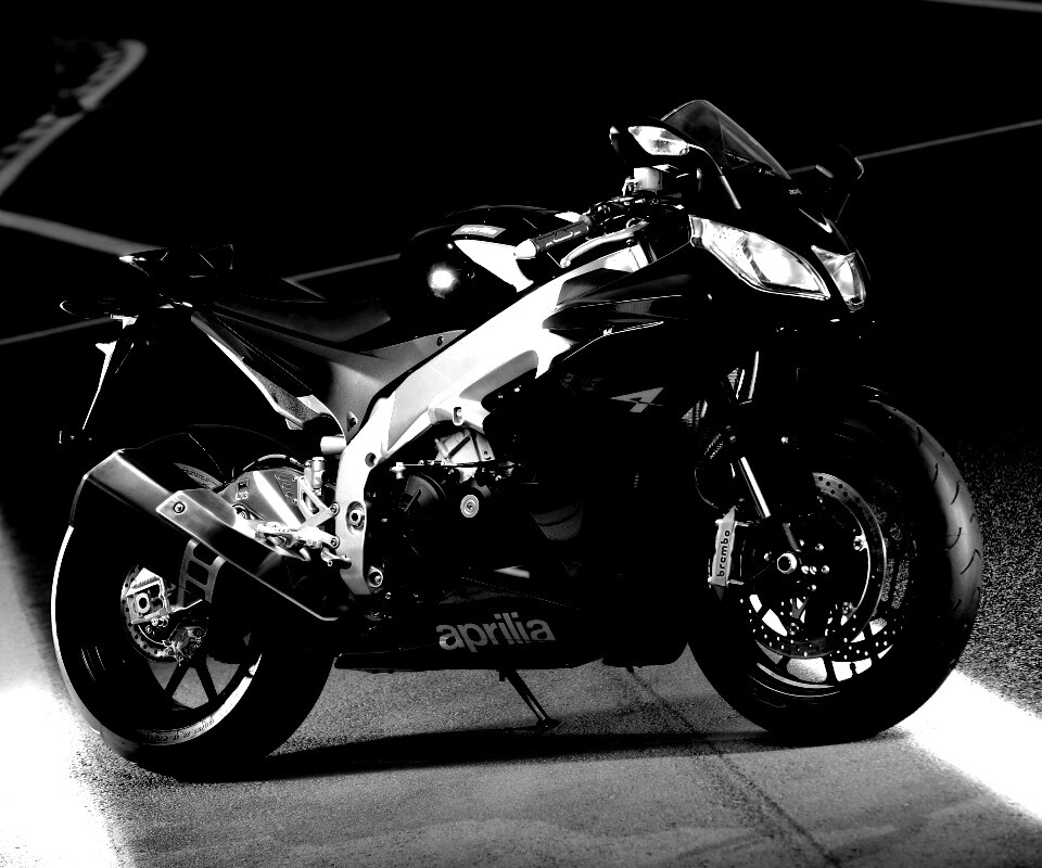 Aprilia на треке обои