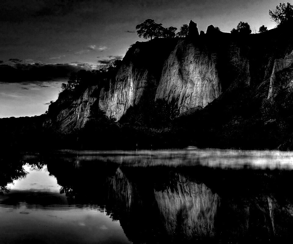 Скалы над озером обои