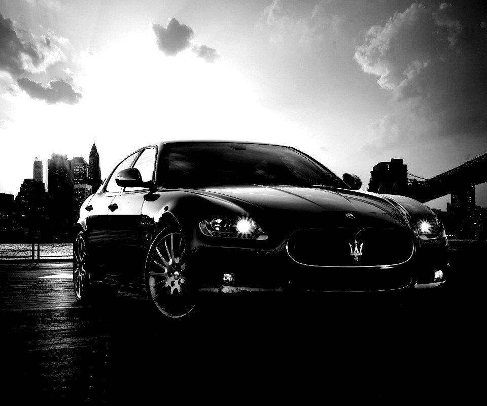 Черная мазерати на пирсе обои