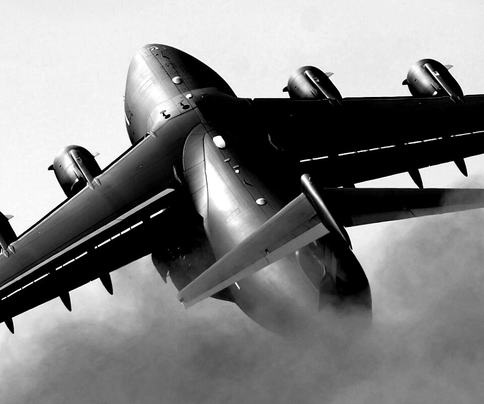 Большой грузовой самолет на взлете обои