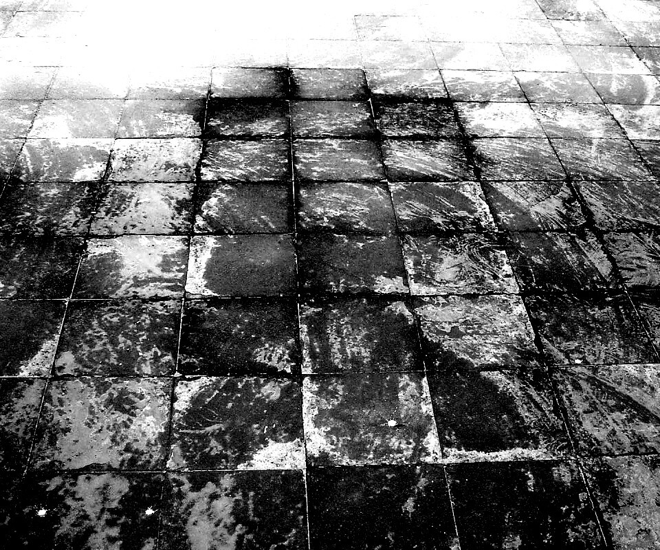 Дорога из серой плитки обои