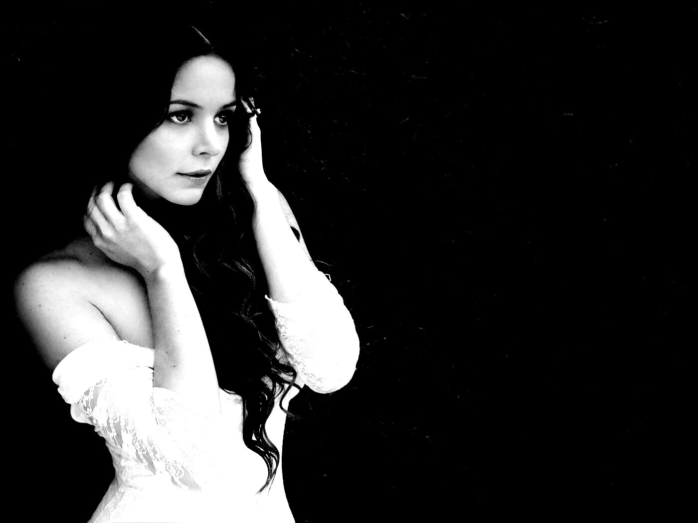 В белом платье обои