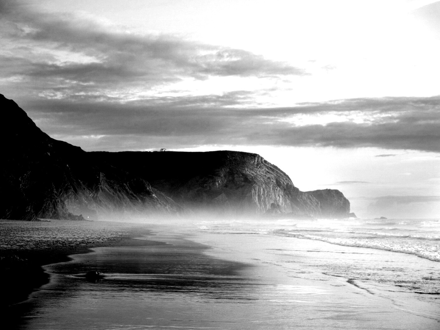 Горы уходящие в море обои